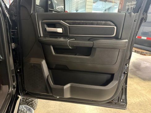 Used 2024 RAM 2500 Big Horn AWD/4WD image 8