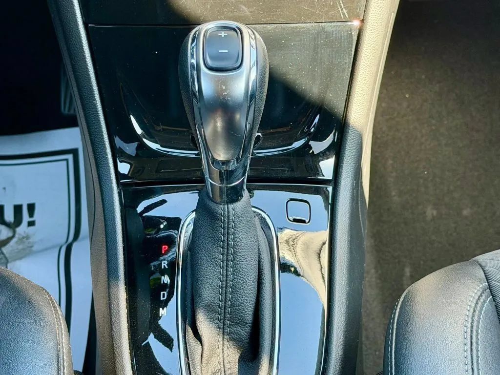 Used 2019 Buick Encore Sport Touring AWD/4WD image 24