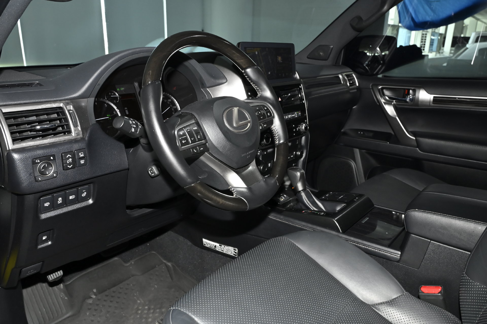 Used 2023 Lexus GX 460 Luxury w/ Sport Design Package AWD/4WD image 21