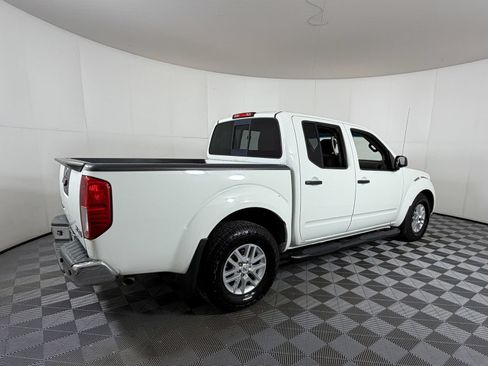 Used 2017 Nissan Frontier SV w/ SV Value Truck Package AWD/4WD image 4