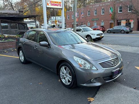 Used 2013 INFINITI G37 x w/ Premium Pkg image 2