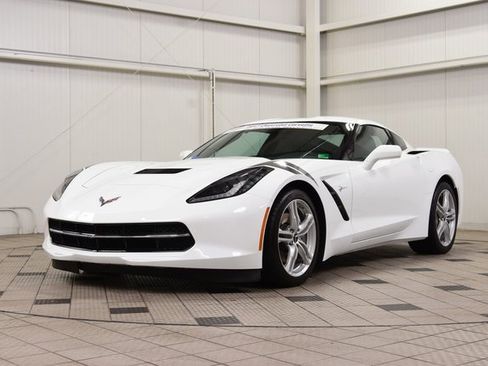Used 2017 Chevrolet Corvette Stingray Coupe w/ 1LT image 3