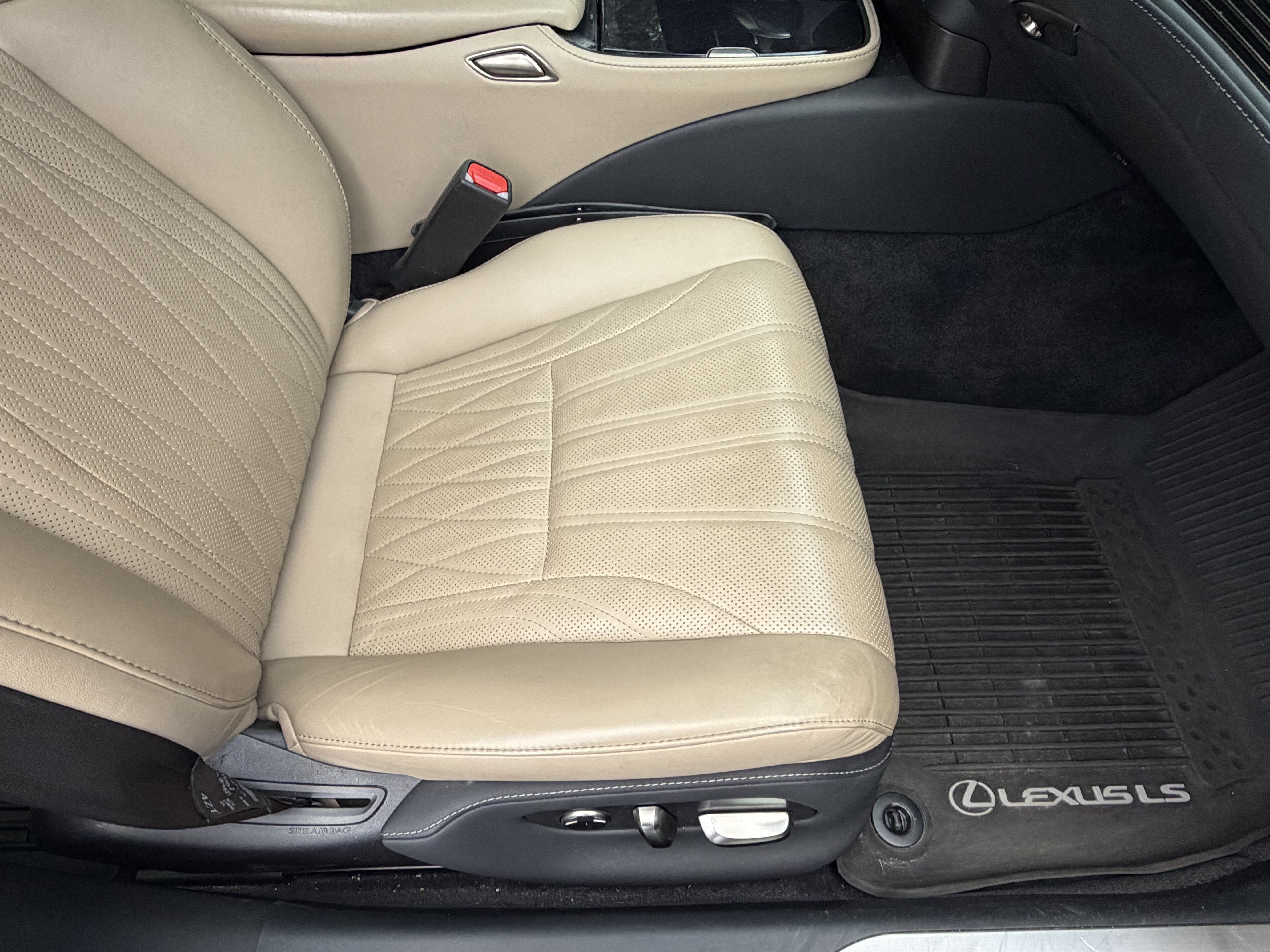 Used 2022 Lexus LS 500 w/ Interior Upgrade Package RWD image 44