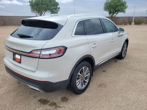 Used 2022 Lincoln Nautilus FWD w/ Premium Package image 6