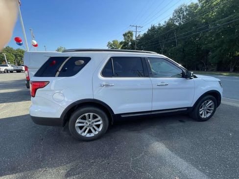 Used 2017 Ford Explorer XLT FWD image 8