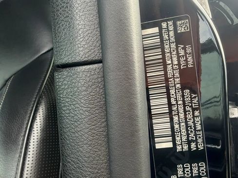 Used 2018 Jeep Renegade Limited FWD image 33