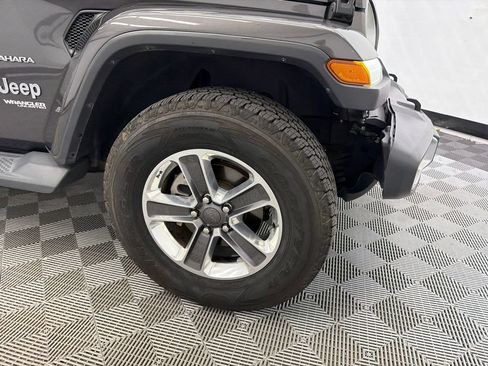 Used 2018 Jeep Wrangler Unlimited Sahara AWD/4WD image 13