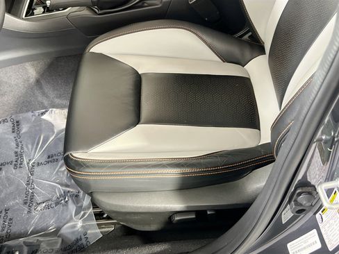 Used 2023 Subaru Crosstrek 2.5i Limited w/ Moonroof Package image 18