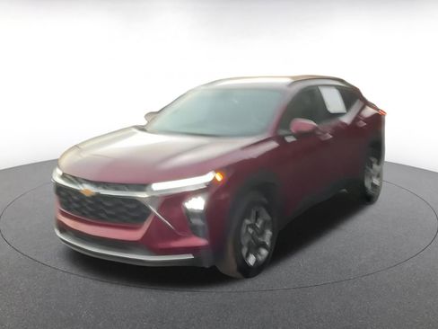 Used 2025 Chevrolet Trax LT image 7