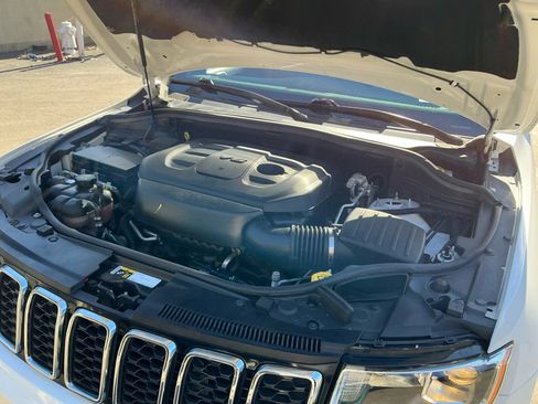 Used 2021 Jeep Grand Cherokee Laredo w/ Security & Convenience Group image 24