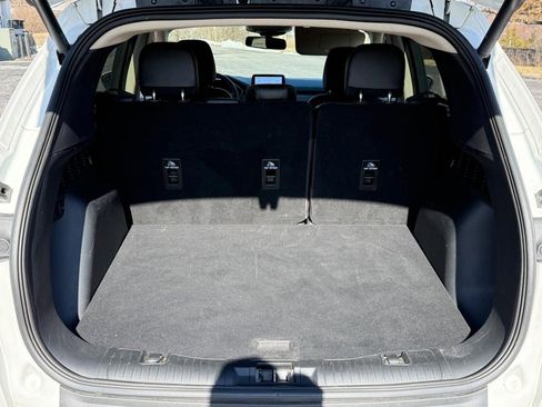 Used 2020 Ford Escape Titanium image 4