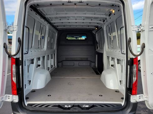 Used 2023 Mercedes-Benz Sprinter 2500 w/ Dashboard Charging Package image 17