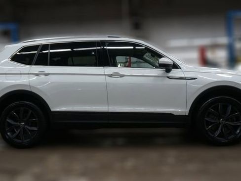 Certified 2023 Volkswagen Tiguan SE image 8