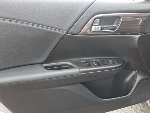 Used 2017 Honda Accord EX image 12