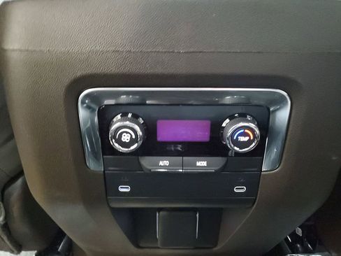 New 2026 Chevrolet Suburban LS image 11