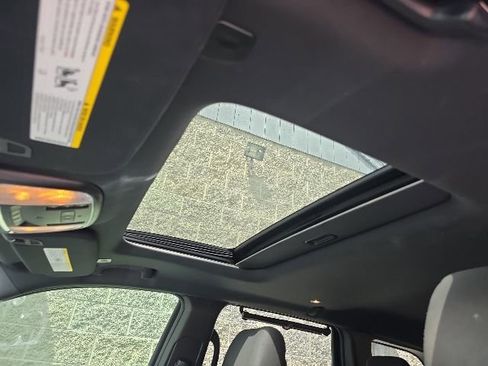 Used 2018 Jeep Grand Cherokee Laredo AWD/4WD image 3