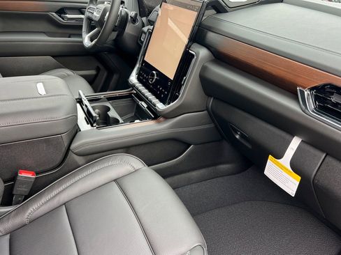New 2026 GMC Yukon XL Denali RWD image 16