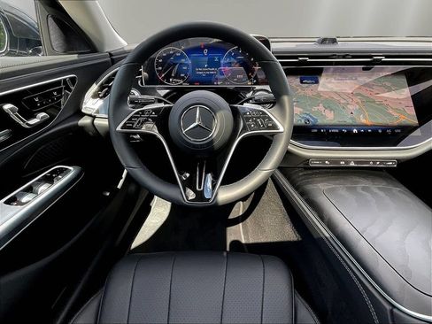 Certified 2025 Mercedes-Benz E 350 4MATIC Sedan w/ MBUS Superscreen Package image 10