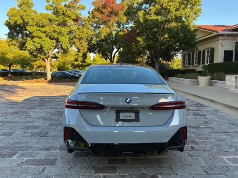 Used 2024 BMW i5 eDrive40i w/ Executive Package image 9