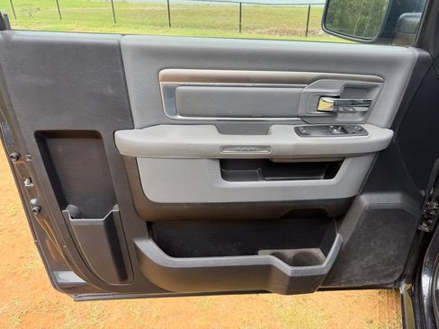 Used 2015 RAM 1500 Express RWD image 9