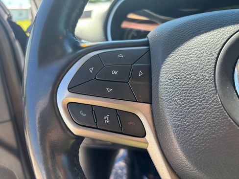 Used 2020 Jeep Cherokee Limited AWD/4WD image 16