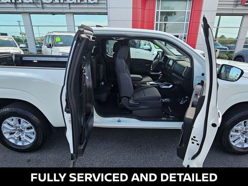 Used 2024 Nissan Frontier SV w/ SV Convenience Package image 11