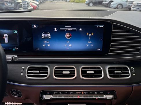 Used 2025 Mercedes-Benz GLS 450 4MATIC image 31