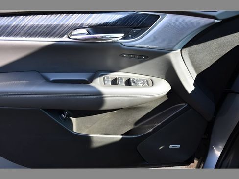 Used 2024 Cadillac XT6 Premium Luxury w/ LPO, Floor Liner Package AWD/4WD image 28