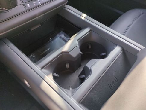 New 2026 Land Rover Defender 130 X-Dynamic SE image 22