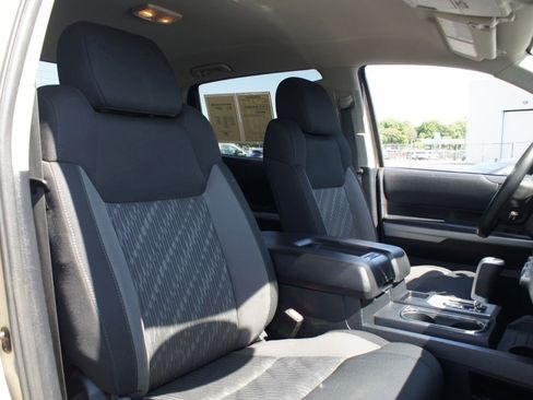 Used 2018 Toyota Tundra SR5 w/ SR5 Upgrade Package AWD/4WD image 22