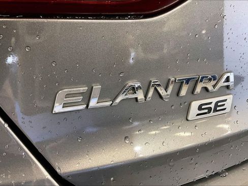 Used 2018 Hyundai Elantra SE image 26
