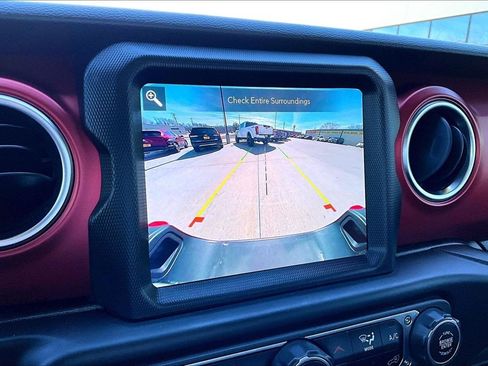 Used 2023 Jeep Gladiator Rubicon w/ LED Lighting Group AWD/4WD image 14