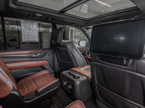Used 2024 GMC Yukon XL Denali Ultimate AWD/4WD image 28
