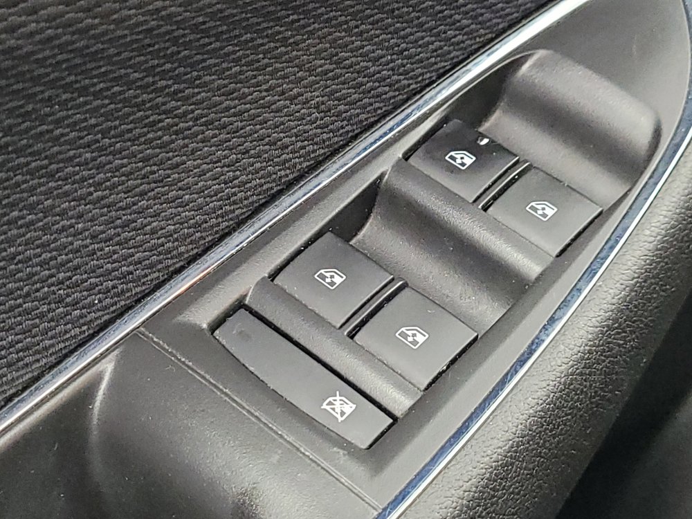 Used 2017 Chevrolet Cruze LS FWD image 27
