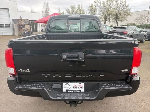 Used 2016 Toyota Tacoma SR w/ Towing Package image 4