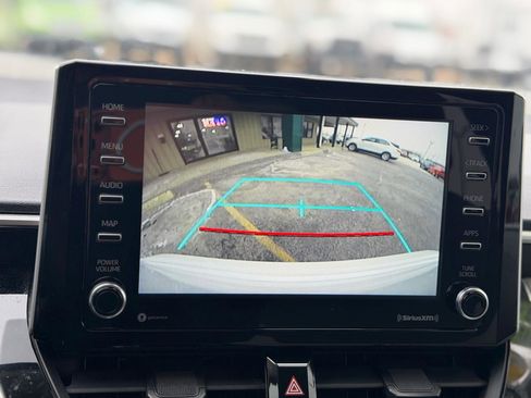 Used 2021 Toyota Corolla LE image 23