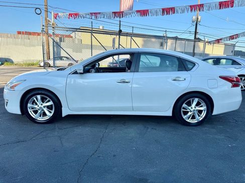Used 2013 Nissan Altima 2.5 SL w/ Technology Pkg image 2