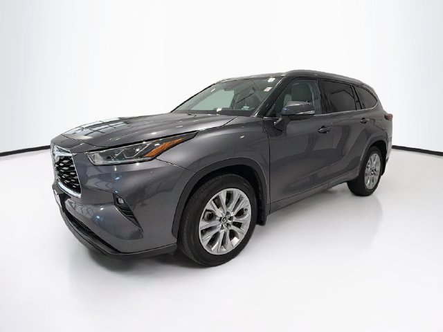 Used 2024 Toyota Highlander Limited AWD/4WD image 3