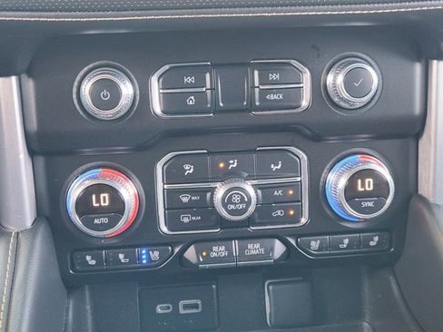 Used 2023 GMC Yukon SLT image 15