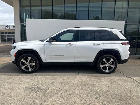 Used 2023 Jeep Grand Cherokee Limited w/ Luxury Tech Group II AWD/4WD image 2