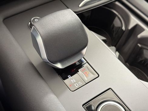 New 2026 Land Rover Discovery S image 15