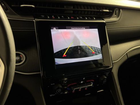 Used 2023 Jeep Grand Cherokee L Laredo image 17