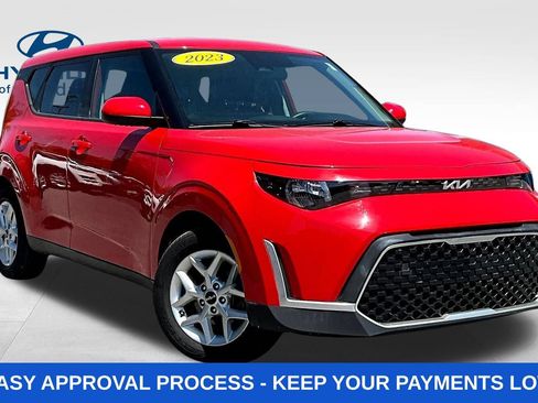 Used 2023 Kia Soul LX w/ LX Technology Package FWD image 3