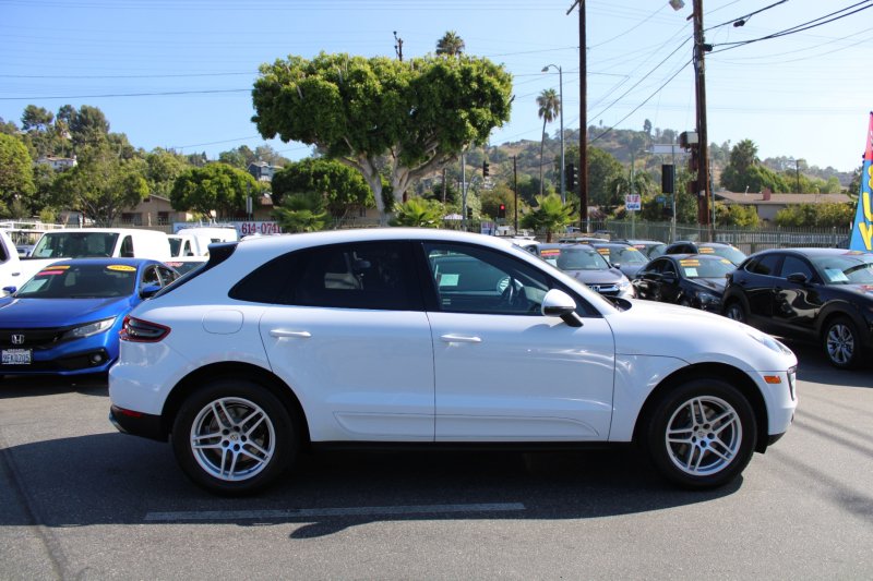 Used 2018 Porsche Macan AWD/4WD image 7