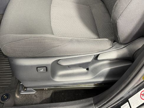 Used 2018 Toyota C-HR XLE FWD image 21