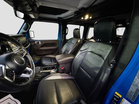 Used 2022 Jeep Wrangler Unlimited Sahara w/ Cold Weather Group image 21