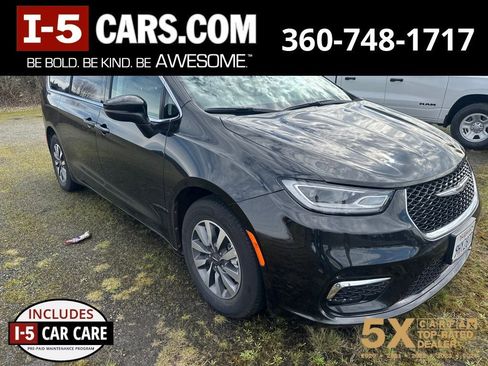 Used 2023 Chrysler Pacifica Touring-L image 1