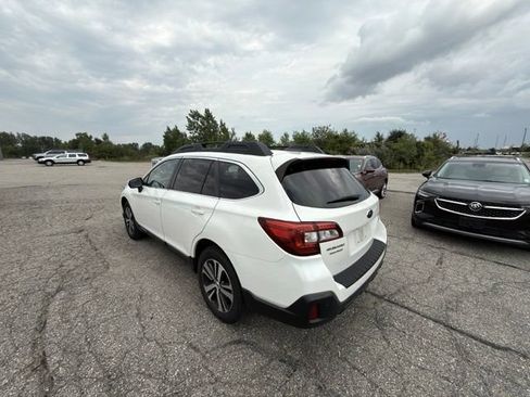 Used 2018 Subaru Outback 2.5i Limited AWD/4WD image 3