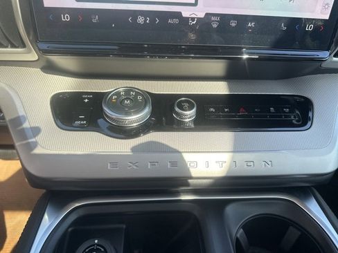 New 2025 Ford Expedition Active image 24