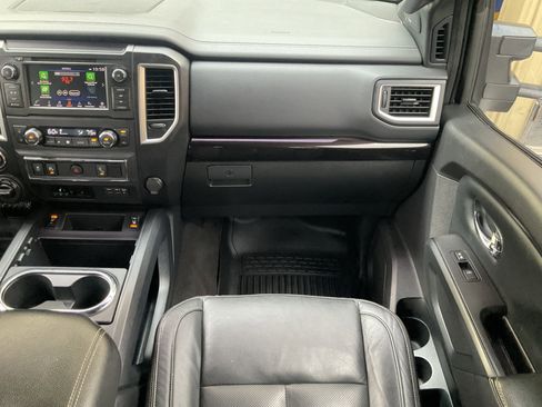 Used 2019 Nissan Titan SL w/ Midnight Edition image 26